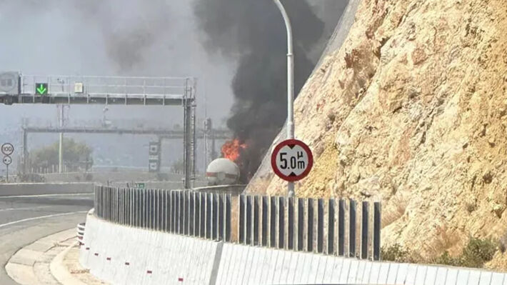 Εθνική Οδός: «Μείγμα κίνησης για οχήματα» το φορτίο του βυτιοφόρου που κάηκε - «Πολύ επικίνδυνο υλικό»