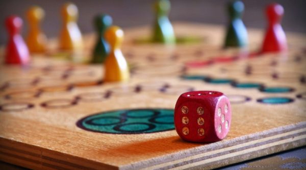 Η εταιρεία που πληρώνει 4.000 ευρώ τον μήνα για να παίζεις