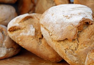 Ψωμί: Ανεβαίνει συνεχώς η τιμή του – Κινδυνεύει να γίνει είδος πολυτελείας