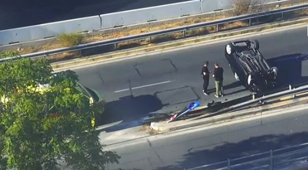 Ανατροπή αυτοκινήτου στη Λεωφόρο Ποσειδώνος