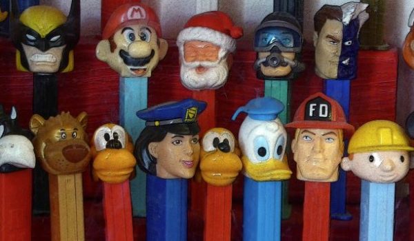 Πώς το PEZ εξελίχθηκε από εργαλείο κατά του καπνίσματος σε αγαπημένο, συλλεκτικό αντικείμενο