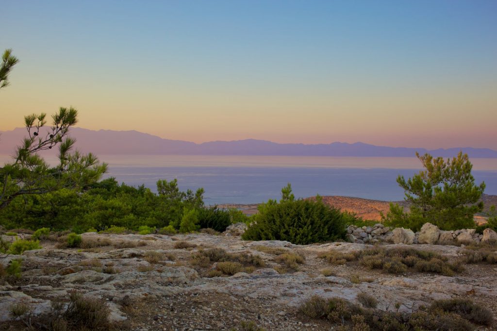 Γαύδος: Σάτυρος γυμνιστής έσπειρε τον τρόμο σε παραλία – Αυνανιζόταν μπροστά σε νεαρές κοπέλες