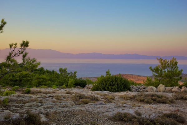 Γαύδος: Σάτυρος γυμνιστής έσπειρε τον τρόμο σε παραλία – Αυνανιζόταν μπροστά σε νεαρές κοπέλες