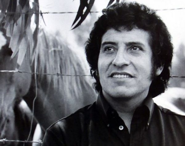 Βίκτορ Χάρα: Πρώην στρατιωτικοί του Πινοσέτ καταδικάζονται αμετάκλητα για τη δολοφονία του τραγουδιστή σύμβολο για τη Χιλή