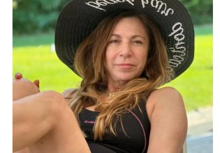 Δήμητρα Παπαδοπουλου: Ξεκούραστη στη θάλασσα της Χαλκιδικής