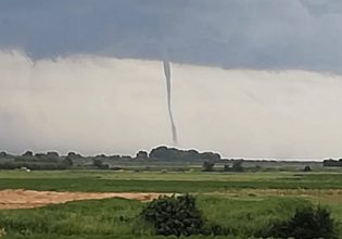Πιερία: Εμφανίστηκε υδροσίφωνας στο Αιγίνιο – Το σπάνιο φαινόμενο
