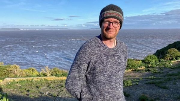 Ο άνθρωπος που ζει μόνος του σε ένα νησί – «Η ζωή είναι μικρή, απλά κάντε το»