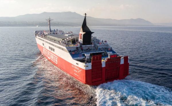 Μηχανική βλάβη στο Fast Ferries Andros