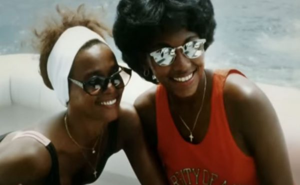 Η σπαρακτική ιστορία αγάπης της Γουίτνεϊ Χιούστον και της Ρόμπιν Κρόφορντ