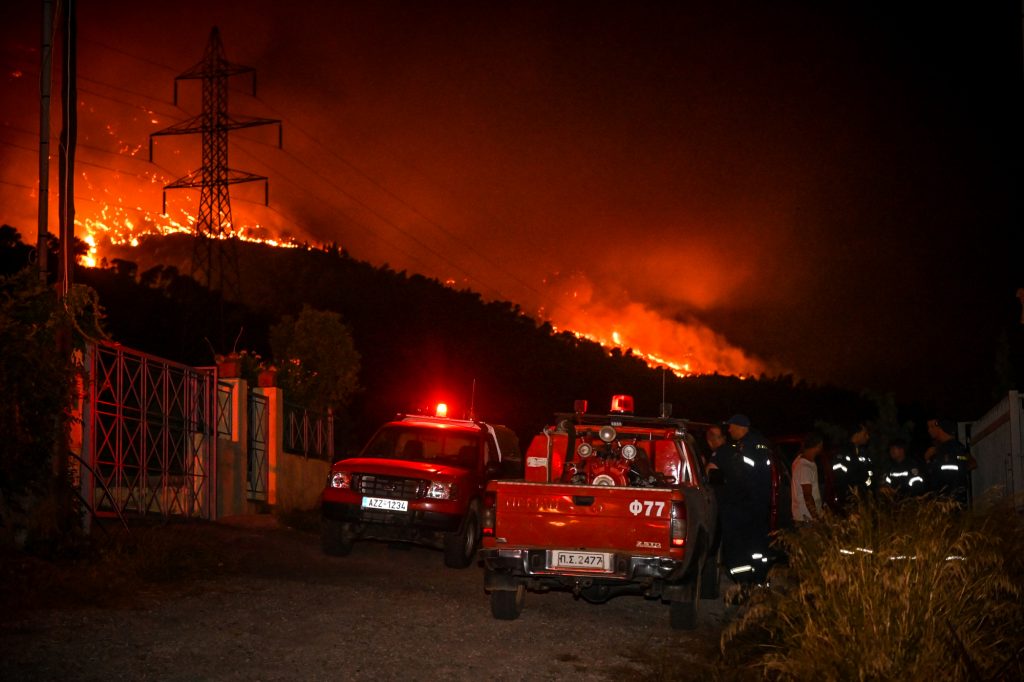 Φωτιά: «Συνταγή» καταστροφής η μείωση των πυροσβεστών στην ΕΕ το 2022