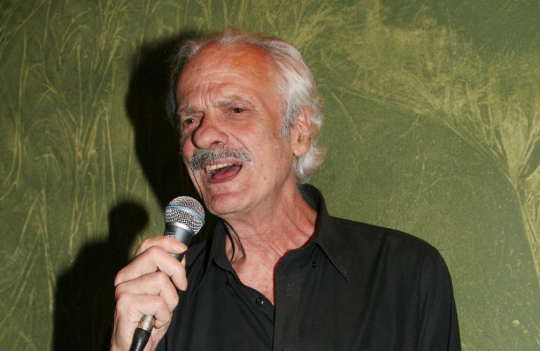 Σπύρος Φωκάς: Η πρώτη φωτογραφία από το κέντρο αποκατάστασης