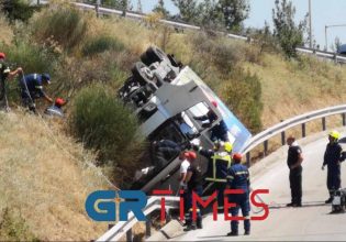 Θεσσαλονίκη: Εκτροπή φορτηγού – Εγκλωβισμένος ο οδηγός