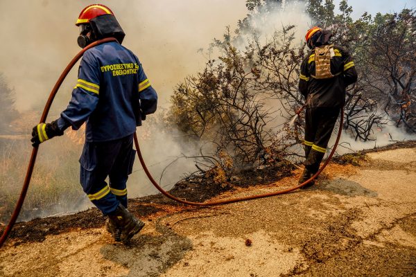 Φωτιά στη Σιταριά Φλώρινας – «Σηκώθηκε» και ελικόπτερο
