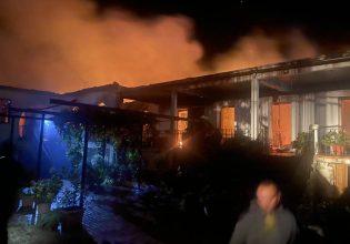 Φωτιά στην Αρκαδία – Καίει στο Μετόχι της Ιεράς Μονής Παναγίας της Κανδήλας