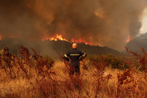 Πυρκαγιές στη χώρα, φωτιά στα μπατζάκια μας