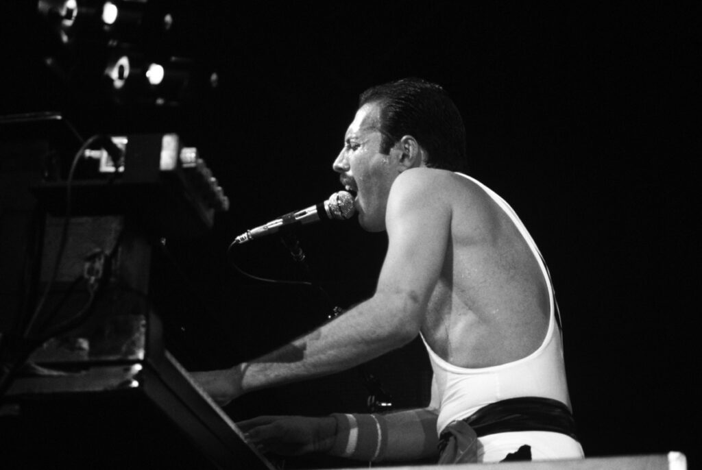 Το αγαπημένο μαύρο πιάνο Yamaha του Φρέντι Μέρκιουρι σε δημοπρασία