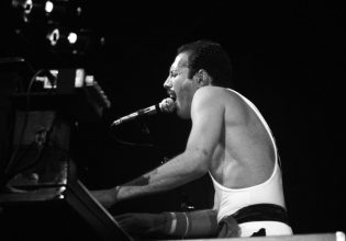 Το αγαπημένο μαύρο πιάνο Yamaha του Φρέντι Μέρκιουρι σε δημοπρασία