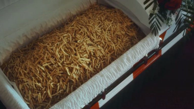 «Ενθάδε κείται» η… μαλακή τηγανητή πατάτα