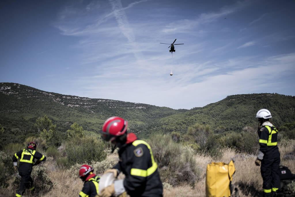 Μαίνεται μεγάλη πυρκαγιά στη Γαλλία - Απομακρύνθηκαν 3.000 κάτοικοι και παραθεριστές