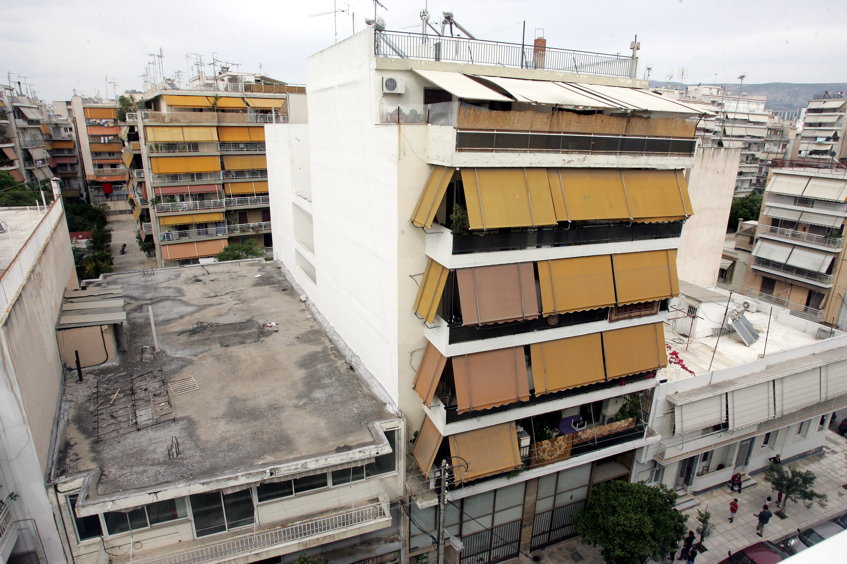 Τραγωδία στη Λάρισα: Γυναίκα έπεσε από το μπαλκόνι και σκοτώθηκε