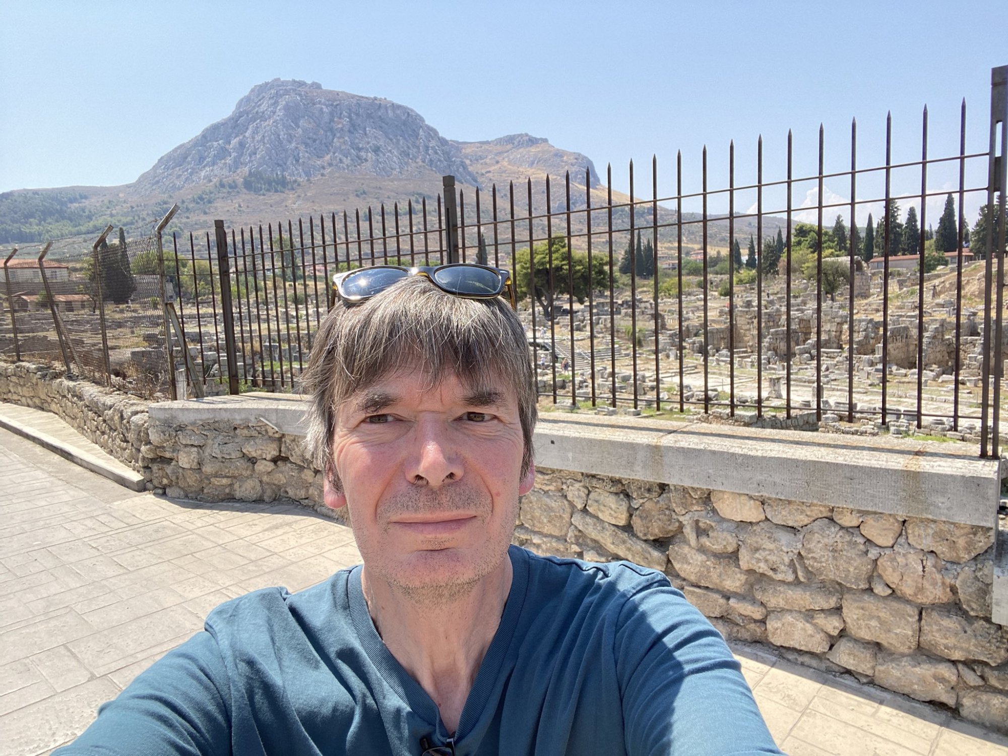 Ίαν Ράνκιν: Οδοιπορικό στην Πελοπόννησο για τον διάσημο και ευπώλητο συγγραφέα