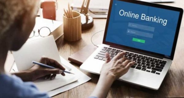 Τράπεζες: Νέα αύξηση στις online πωλήσεις προϊόντων στο β΄ τρίμηνο του 2023