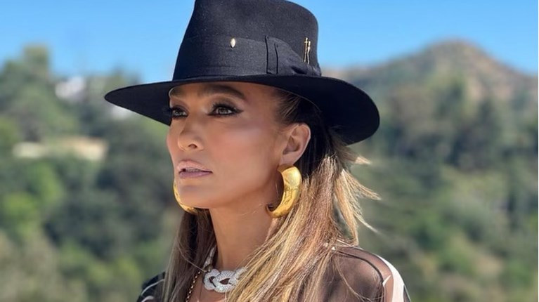 Τζένιφερ Λόπεζ: Δεν διστάζει να φωτογραφηθεί χωρίς ίχνος μακιγιάζ