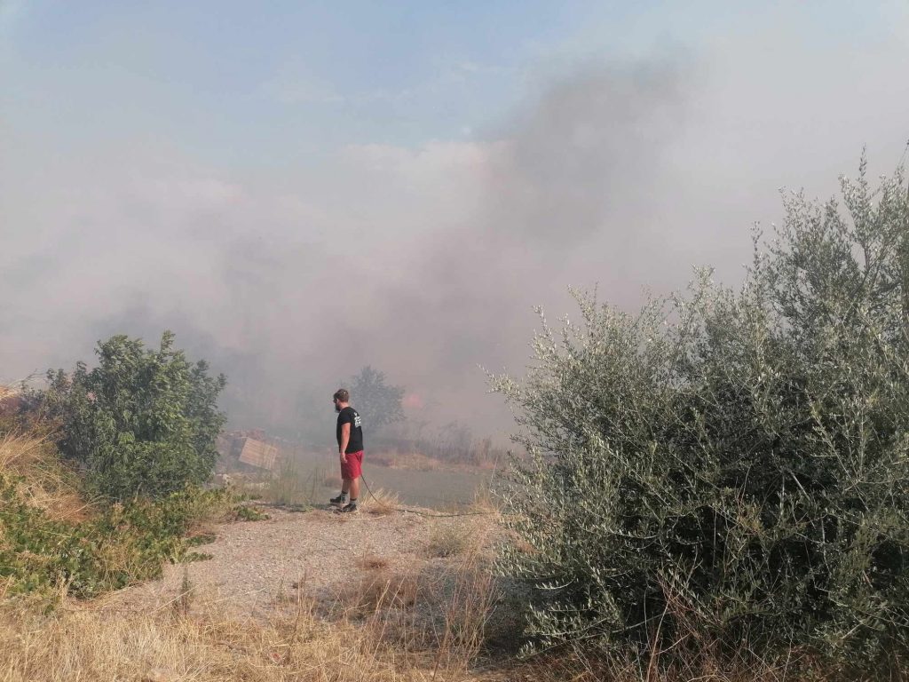 Φωτιά στο Κοντοδεσπότι Εύβοιας: Νέο μέτωπο – Σηκώθηκαν και εναέρια, εκκενώνεται το χωριό