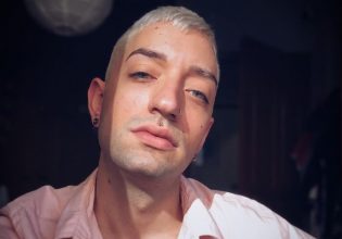 Γιάννης Κατινάκης: Το χρονικό της ομοφοβικής επίθεσης στο κέντρο της Αθήνας – «Ήταν η σταγόνα που ξεχείλισε το ποτήρι»