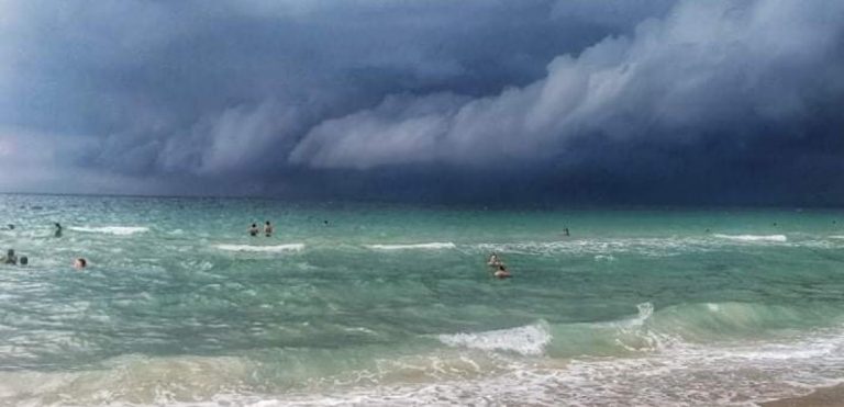 Καιρός: Δύο μέρες 40αρια και μετά μπουρίνια και «βουτιά» της θερμοκρασίας