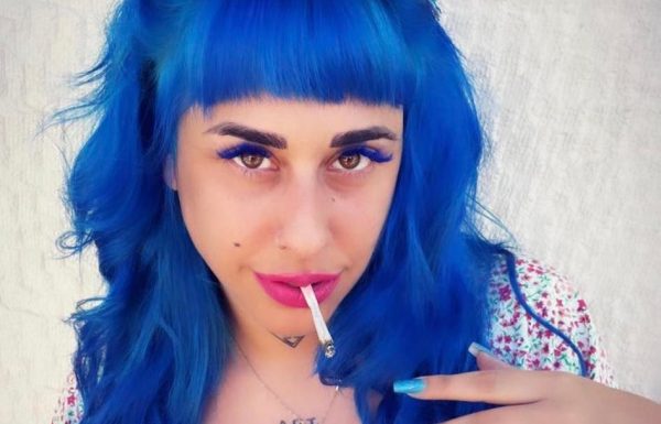 Kinky Super Κική, Ουμπέρτο Έκο και οι ειδήσεις τον Αύγουστο