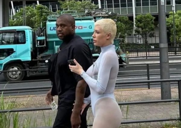 Μπιάνκα Σένσορι: Νέα αποκαλυπτική εμφάνιση από τη σύζυγο του Κάνιε Γουέστ