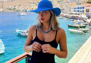 Κλέλια Ανδριολάτου: Οι ανέμελες πόζες της με μπικίνι από το Πήλιο