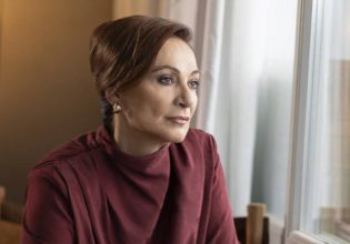 Οργισμένη ανάρτηση της Φιλαρέτης Κομνηνού: «Εάν δεν μπορείς να βοηθήσεις ουσιαστικά, απλά σιώπησε»