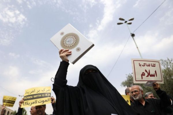 Βρετανία: Προειδοποιεί για τον κίνδυνο τρομοκρατικών επιθέσεων στη Σουηδία λόγω Κορανίου