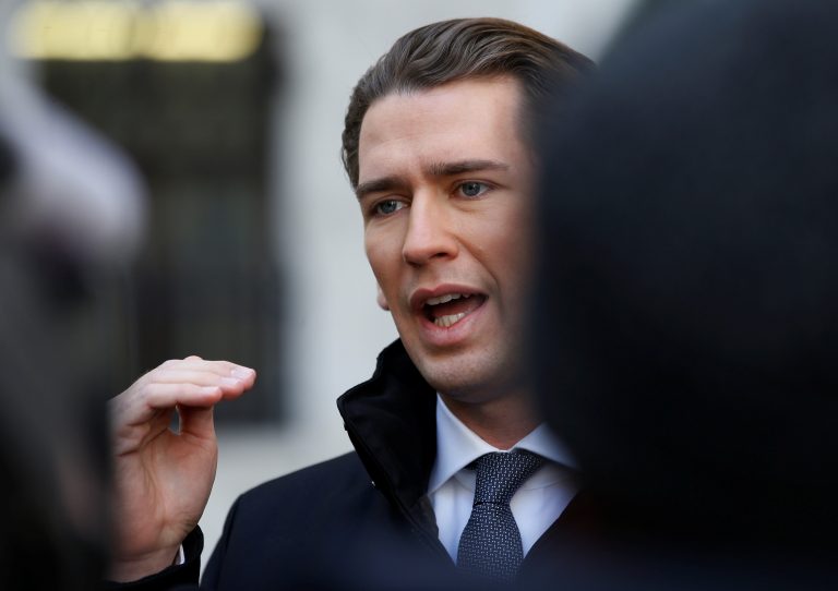 Στο προσκήνιο και πάλι ο Κουρτς, ως κατηγορούμενος