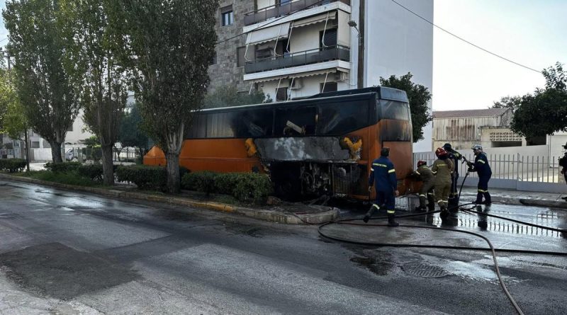 Μαρκόπουλο: Λεωφορείο τυλίχτηκε στις φλόγες εν κινήσει - «Λίγο έλειψε να καούμε ζωντανοί»