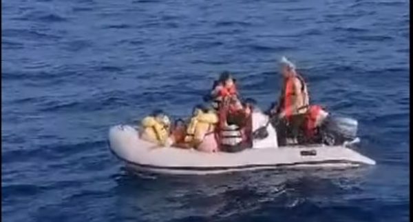 Λέσβος: Εντοπισμός και διάσωση 11 μεταναστών στη θαλάσσια περιοχή «Αγριελιά» – Συνελήφθη ο διακινητής