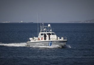 Φωτιά σε σκάφος στη Μακρόνησο: Σώοι οι δύο επιβαίνοντες