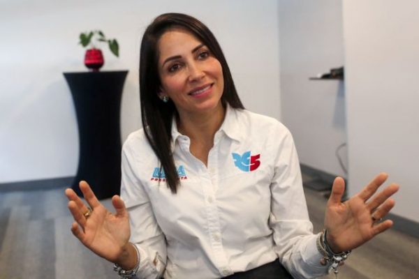 Ισημερινός: Προηγείται η υποψήφια της Αριστεράς Λουίσα Γκονσάλες στις προεδρικές εκλογές