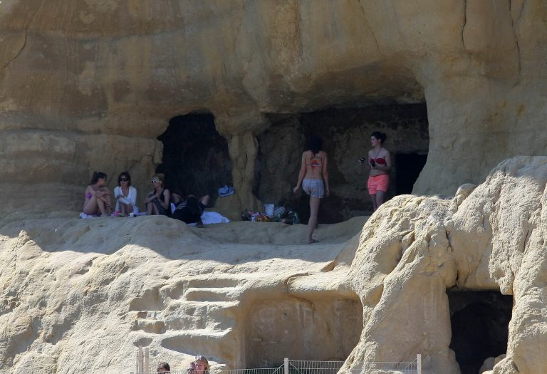 Τα χίπικα Μάταλα και το σημερινό τοπόσημο της Γαύδου