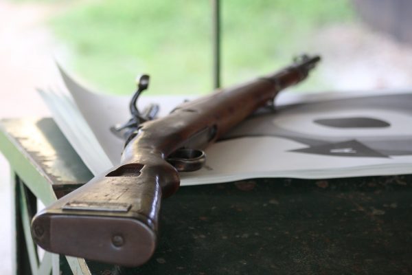 Έγκλημα στην Ευρυτανία: Μέσα από το παράθυρο στο σπίτι της μητέρας τους πυροβόλησε τον αδελφό του