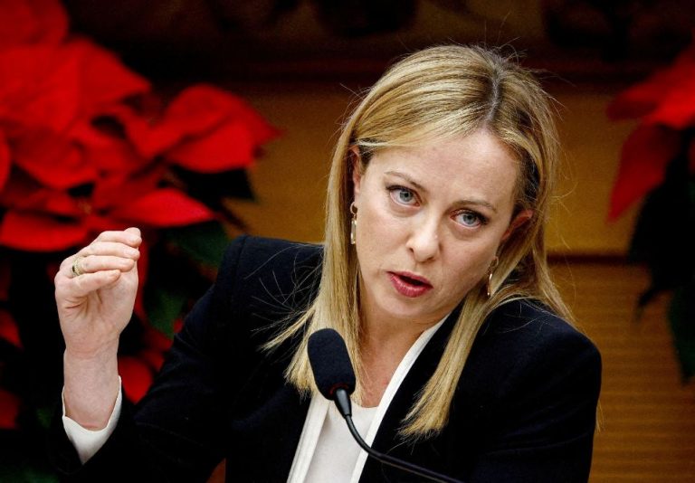 Ιταλία: «Κωλοτούμπα» Μελόνι για τον υψηλό φόρο στα απροσδόκητα κέρδη των τραπεζών