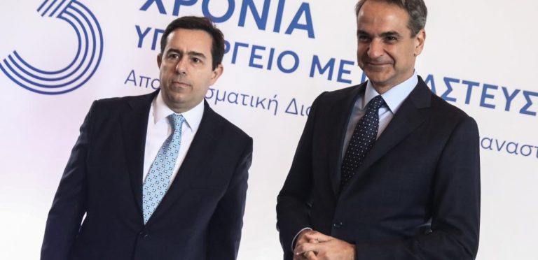 Damage control με «κόκκινες κάρτες»