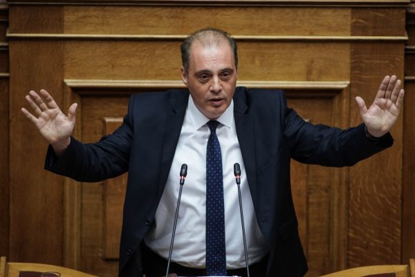 Ρατσιστικό παραλήρημα Βελόπουλου: «Ψαρέυει» ακροδεξιές ψήφους πάνω από νεκρούς ανθρώπους