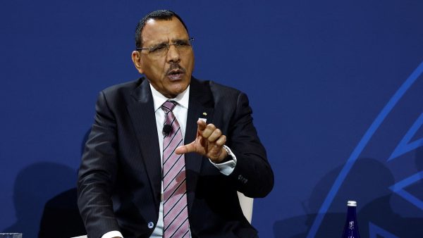 Νίγηρας: Οι πραξικοπηματίες θα δικάσουν τον ανατραπέντα πρόεδρο για «εσχάτη προδοσία»