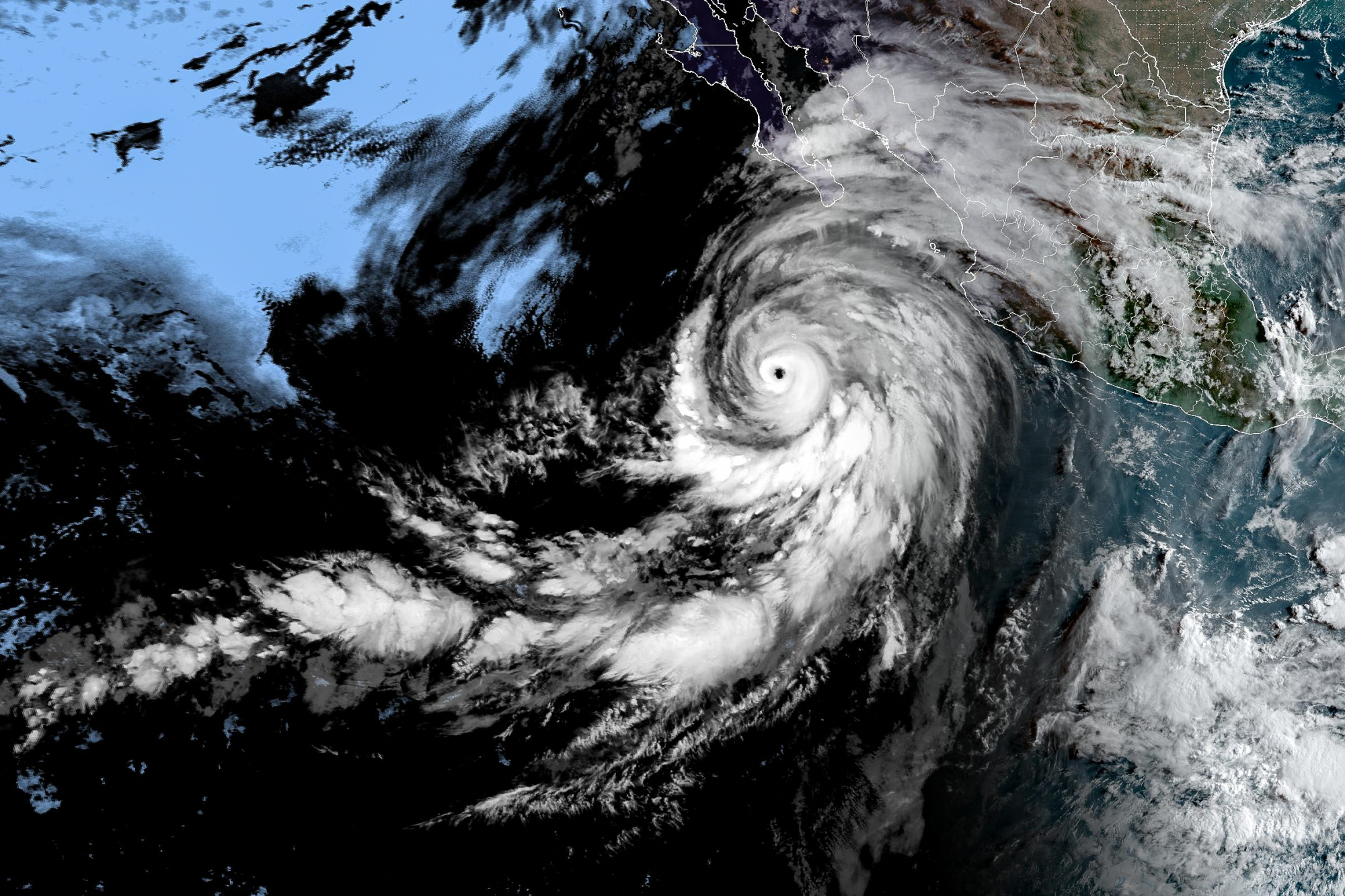 Τυφώνας Χίλαρι: Κατευθύνεται προς την Καλιφόρνια