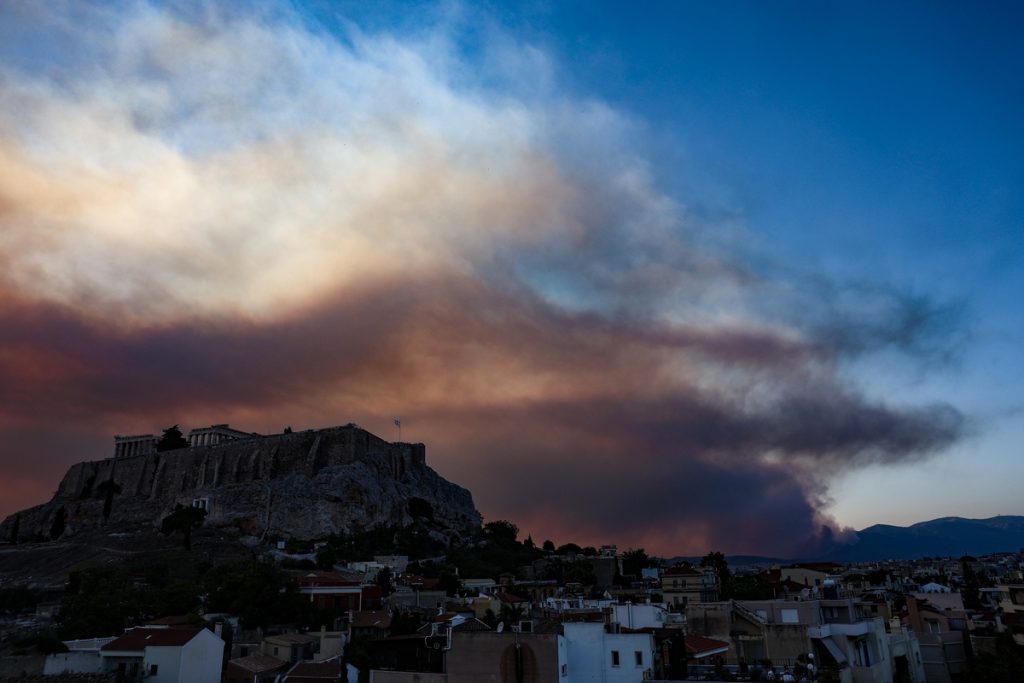 Φωτιές: Τι είναι το «πυρονέφος» που εμφανίστηκε από την πυρκαγιά στην Πάρνηθα