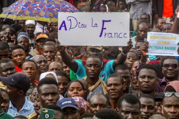 Νίγηρας: Ανακαλούν στρατιωτικές συμφωνίες με τη Γαλλία «μπροστά στην ξεδιάντροπη συμπεριφορά» της
