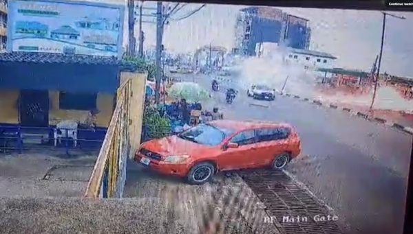 Νιγηρία: Ελικόπτερο συνετρίβη σε κεντρικό δρόμο στο Λάγκος – Βίντεο